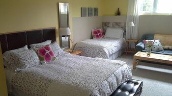 Opus 74 Bed & Breakfast ストラトフォード エクステリア 写真