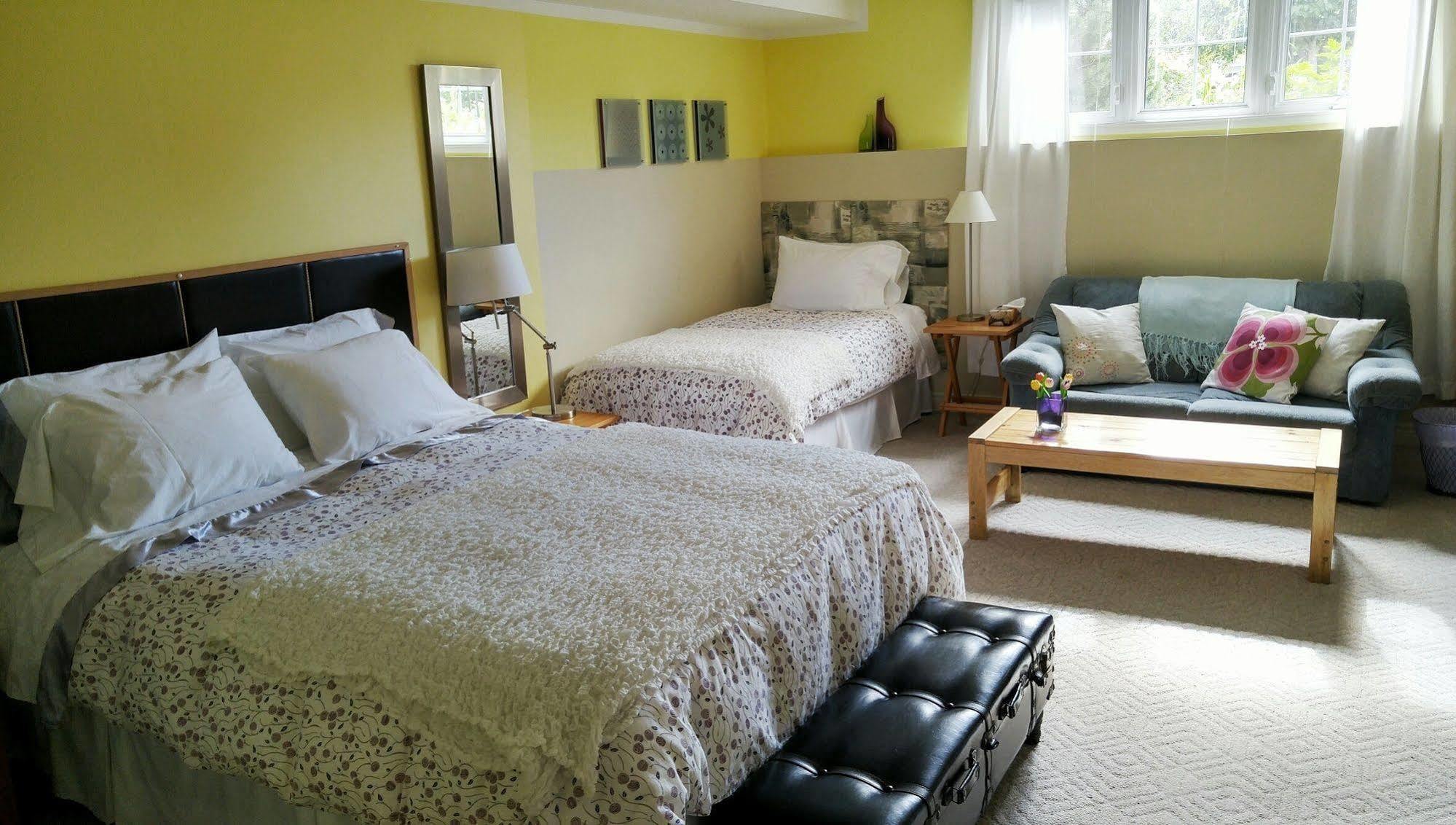 Opus 74 Bed & Breakfast ストラトフォード エクステリア 写真