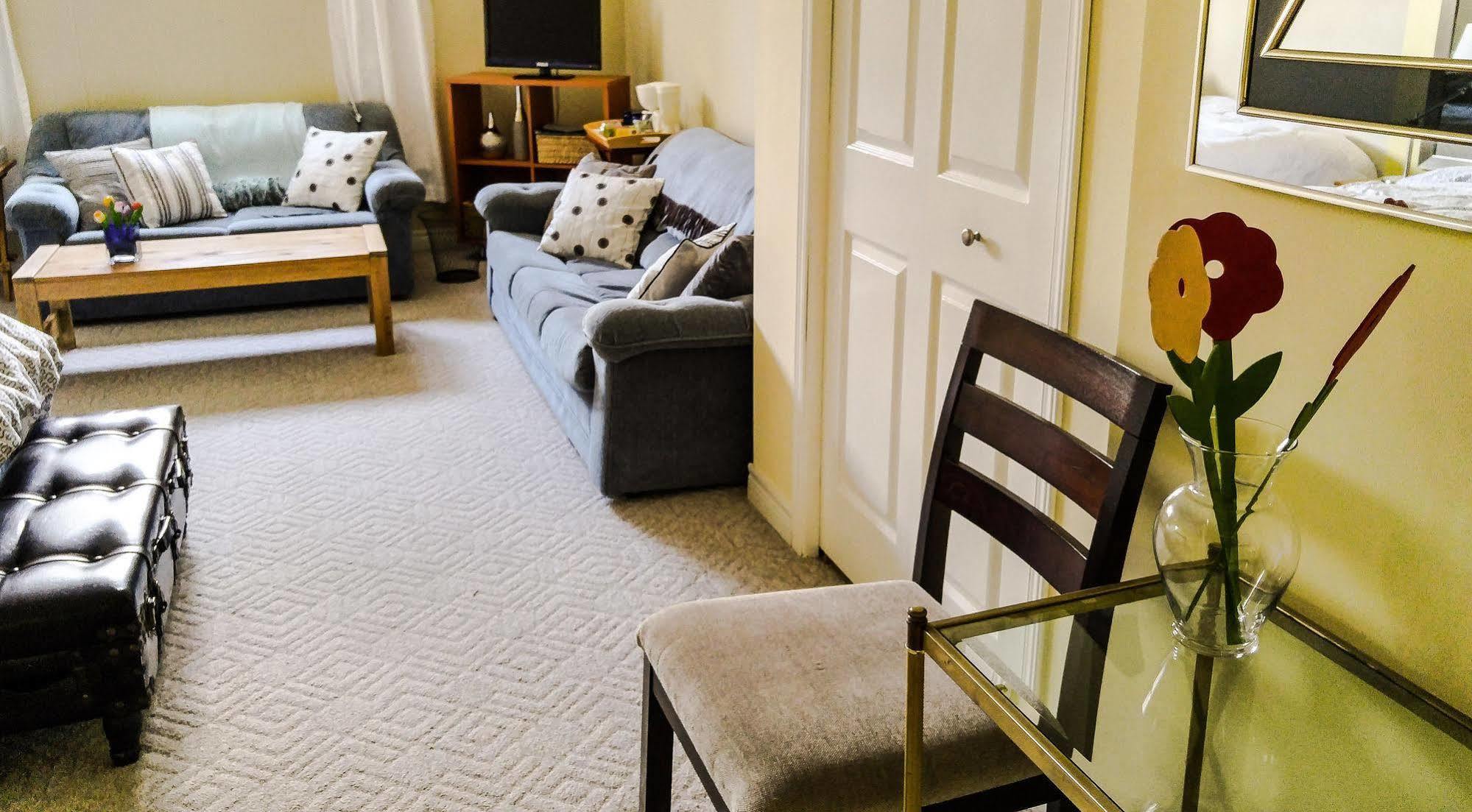 Opus 74 Bed & Breakfast ストラトフォード エクステリア 写真