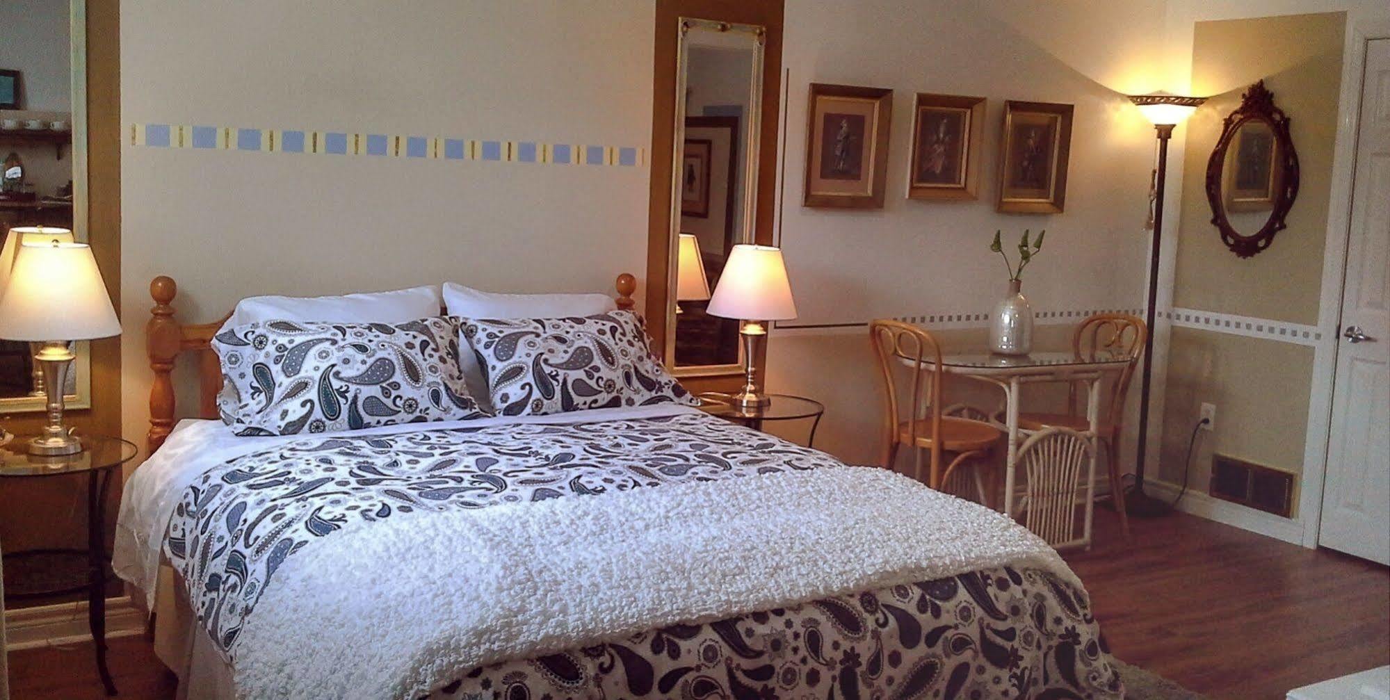Opus 74 Bed & Breakfast ストラトフォード エクステリア 写真